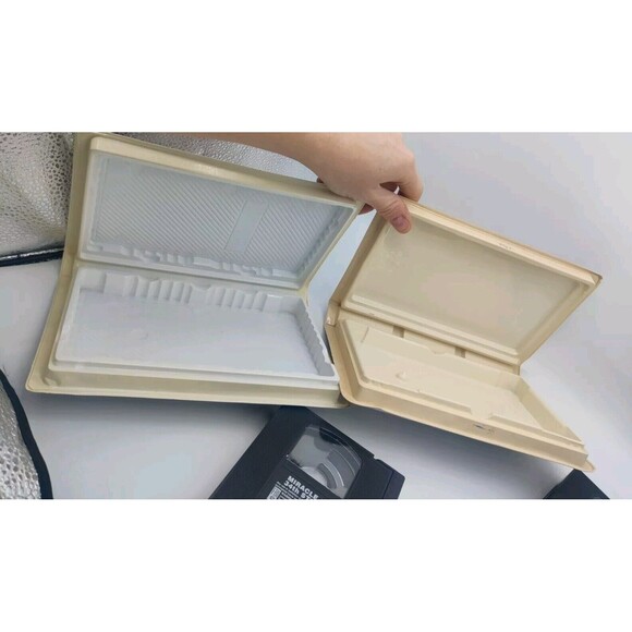 Miracle On 34th Street VHS Lot Of 2 Both Versions 1947 & 1995 Original & Remake - Picture 8 of 13